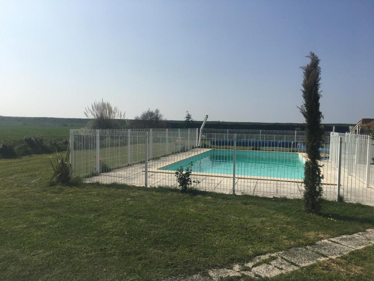 Studio Avec Piscine Beauvoir-sur-Mer Buitenkant foto