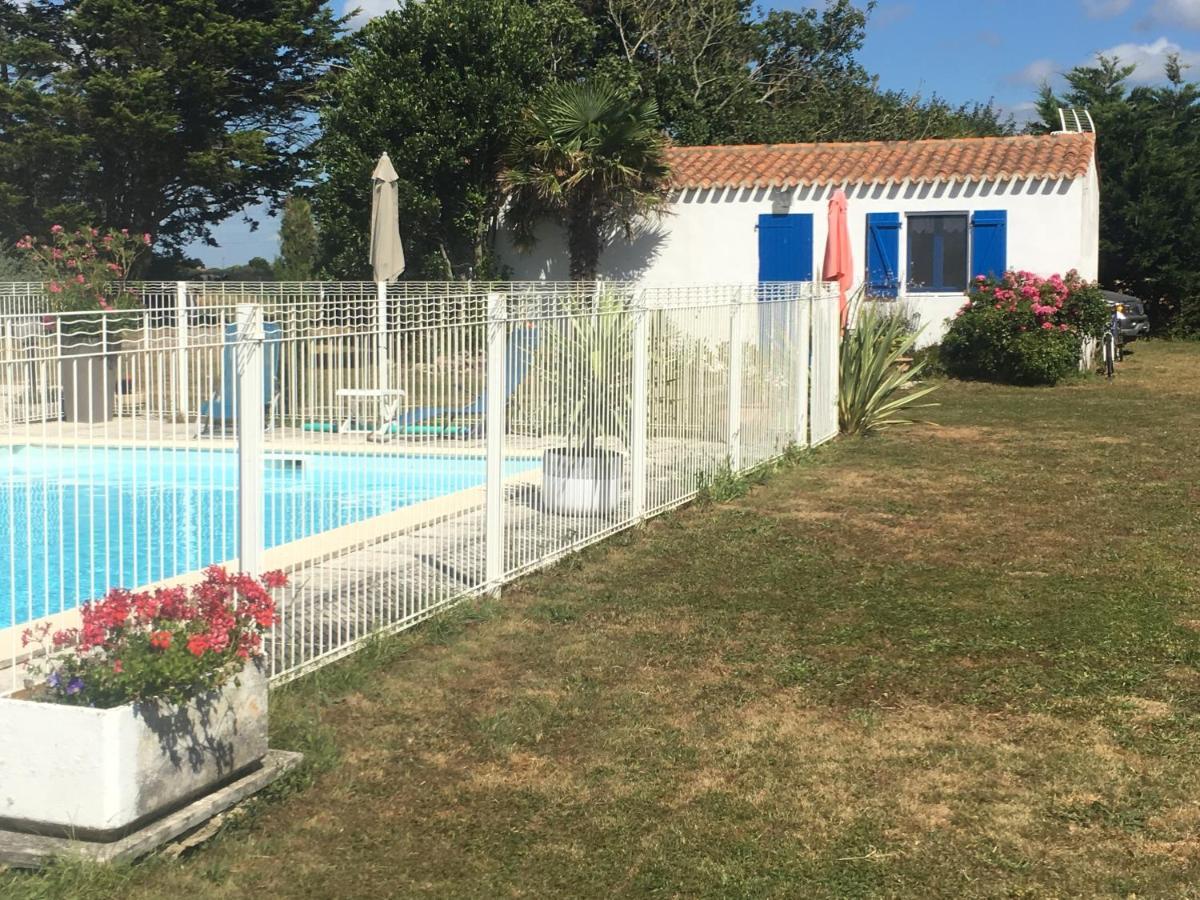 Studio Avec Piscine Beauvoir-sur-Mer Buitenkant foto
